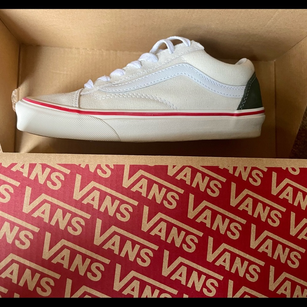 Vans - Picture 6 of 7